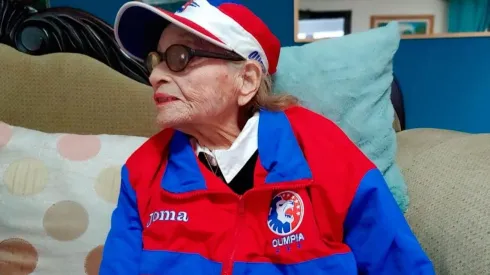 Emotivo: la hondureña de 104 años que vivió todos títulos del Olimpia