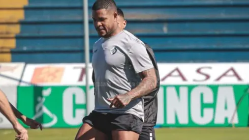 Román Torres podría debutar contra Saprissa