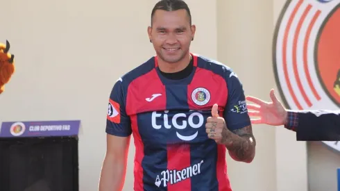 Gullit Peña llena de elogios al fútbol de El Salvador