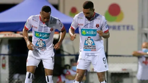 Marcel Hernández hace historia en la goleada de Alajuelense