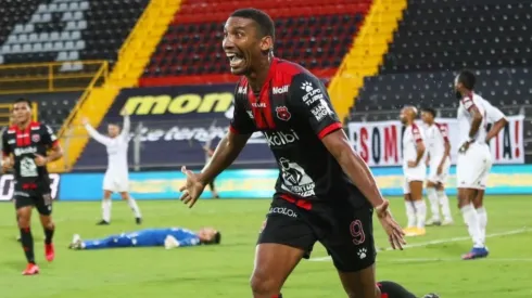 Alajuelense trabaja en recuperar a su goleador