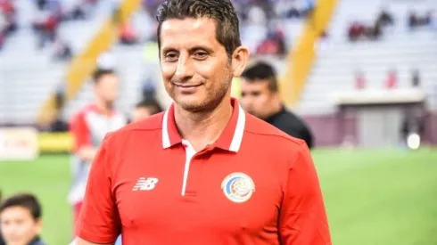 Ronald González estuvo observando jugadores ticos en Guatemala