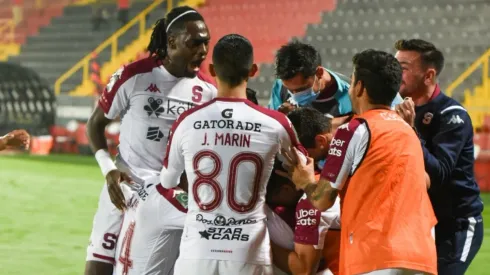 Saprissa es finalista tras eliminar a Alajuelense