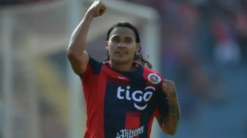 El Gullit Peña jugará en Guatemala