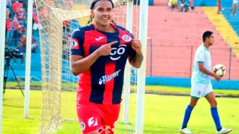 Gullit Peña despide al Deportivo FAS con emotivo mensaje
