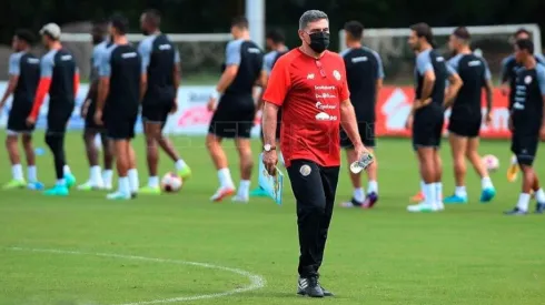 Referentes de Costa Rica llenan de elogios a Luis Fernando Suárez