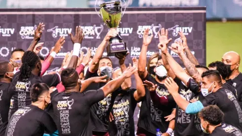 Saprissa presenta dos nuevas incorporaciones