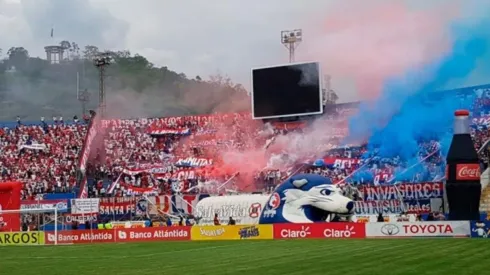 Fanáticos de Olimpia molestos tras descalificación en Liga Concacaf