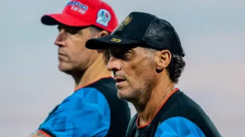 Pedro Troglio en el entrenamiento del Olimpia