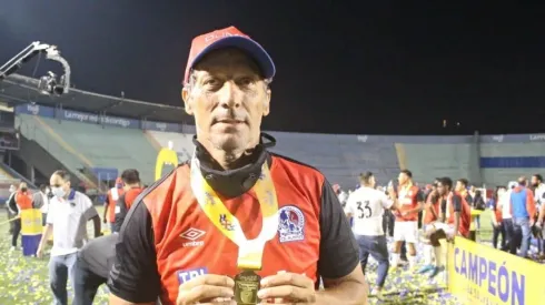 ¡Aficionados de Olimpia respaldan a Pedro Troglio!