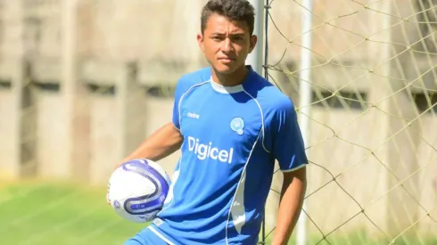 El Salvador todavía no podrá contar con Narciso Orellana