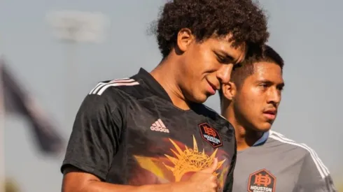 Adalberto Carrasquilla vuelve a los terrenos de juego.