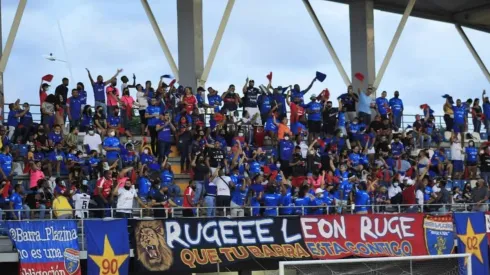 Se dieron gritos discriminatorios en el Clásico Nacional.