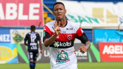 El panameño Gabriel Torres sigue encendido y volvió a anotar esta tarde ante Grecia (LDA Oficial)