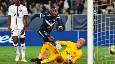 Alberth Elis le anota a Keylor Navas en el triunfo del PSG