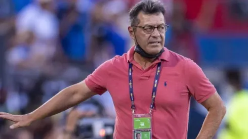 Hugo Pérez afirma al futbolista salvadoreño aún le falta algo para competir