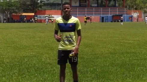 Es hijo de un jugador colombiano, juega en Guatemala y jugará en La Selecta