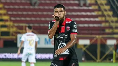 Johan Venegas celebrando una anotación con Alajuelense (LDA Oficial)