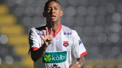 Gabriel Torres abrió la puerta a una posible salida en el 2022