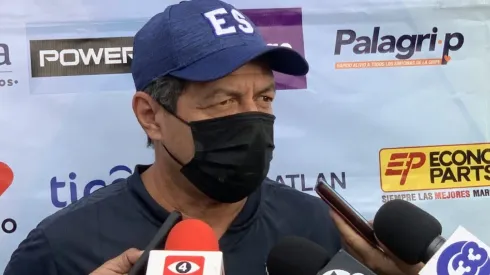 Hugo Pérez espera que El Salvador le compita a Chile