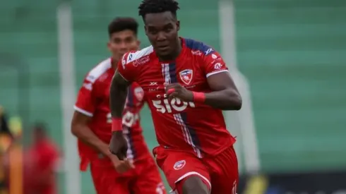 Rubilio Castillo se despide de Royal Pari sin clasificar la Copa Libertadores