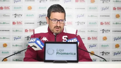 Iñaki Alonso en conferencia de prensa (Saprissa Oficial)