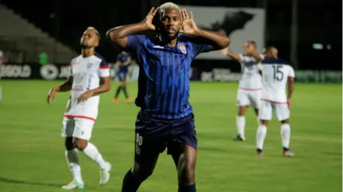 Isidoro Hinestroza en la órbita de varios equipos.