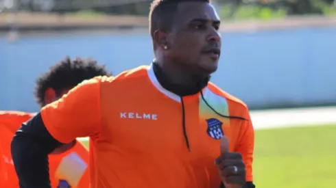 Harold Cummings se entrena con el DAU.