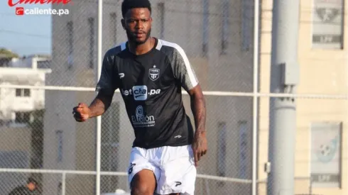 Freddy Góndola se entrena con Tauro FC.