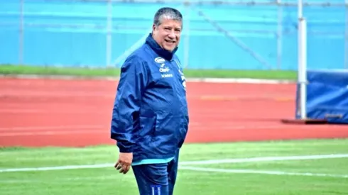 Hernán Gómez: "Honduras juega mejor afuera porque hay mejores canchas"