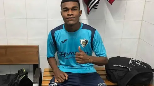 Alexander Santimateo ya se entrena con su nuevo club en España.