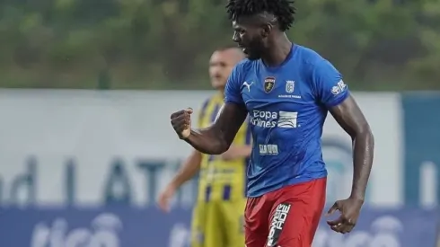 Manuel Gamboa parte hacia el extranjero.