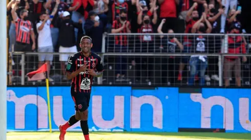 Gabriel Torres no le cierra las puertas a Alajuelense.