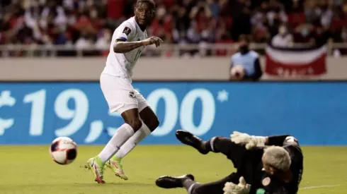 Thomas Christiansen defiende el partido de Fajardo.