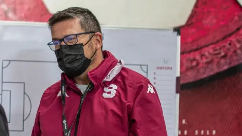 Los resultados no acompañan al timonel morado Iñaki Alonso (Saprissa Oficial)