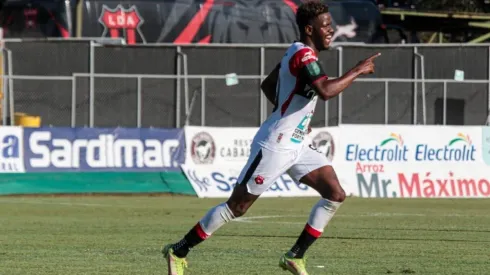 El panameño Freddy Góndola sigue demostrando su calidad en el torneo tico (LDA Oficial)