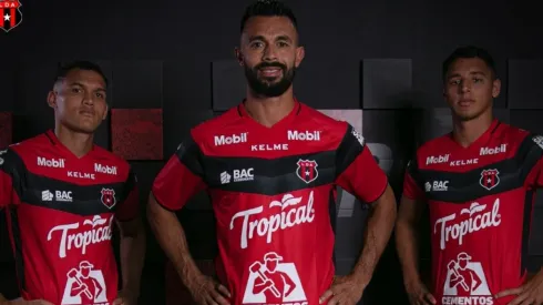 Este jueves, Alajuelense presentó es el tercer uniforme para esta temporada (LDA Oficial)