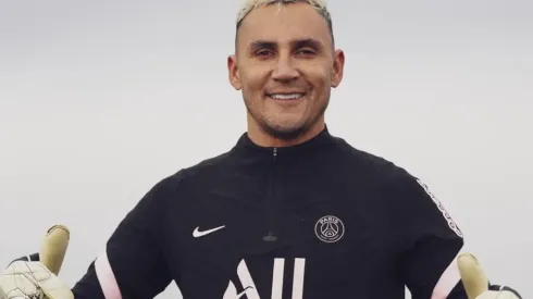 El PSG reconoció los 100 partidos de Keylor Navas con un regalo muy extravagante (Keylor Navas Facebook)