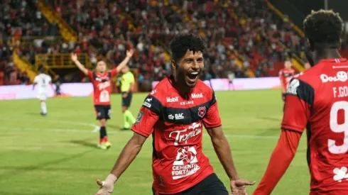 Freddy Góndola sumó una nueva asistencia con Alajuelense.