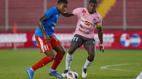 Árabe Unido y Plaza Amador igualaron 2-2.