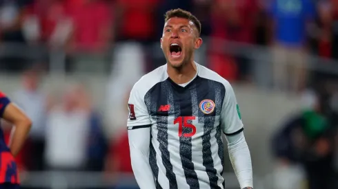 Francisco Calvo, único centroamericano nominado al mejor defensa de Concacaf.