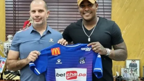 Harold Cummings vuelve al Árabe Unido después de varios años.