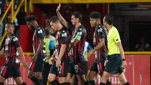 Bryan Ruiz sufre mucho para jugar