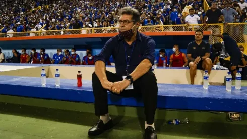 Hugo Pérez confirmó conversaciones con naturalizados para La Selecta