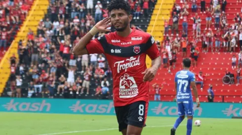 Johan Venegas se coloca ahora en el tercer puesto de la tabla de goleo (LDA Oficial)