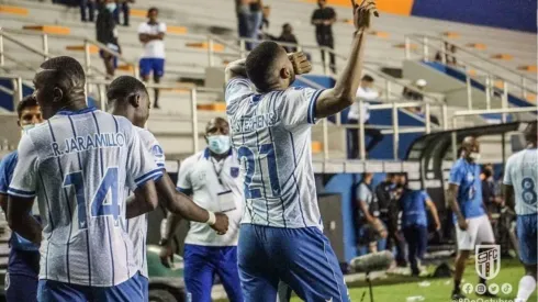 Stephens y Camargo se enfrentan y anotan en Copa Sudamericana