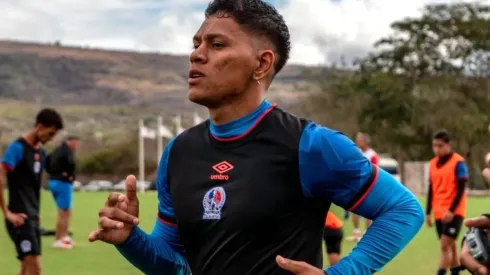 Brayan Moya sigue a la espera de jugar con Olimpia