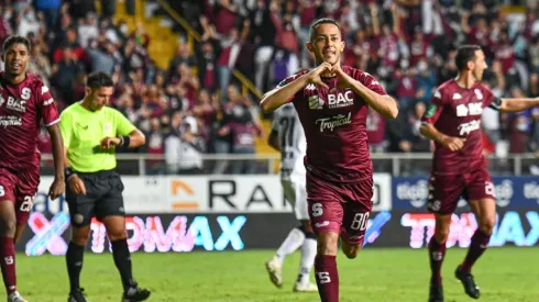 Jimmy Marín celebra su anotación (Saprissa)