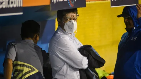 Hugo Pérez muy molesto por el empate