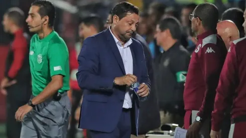 Jeaustin Campos se mostró molesto por el corto plantel